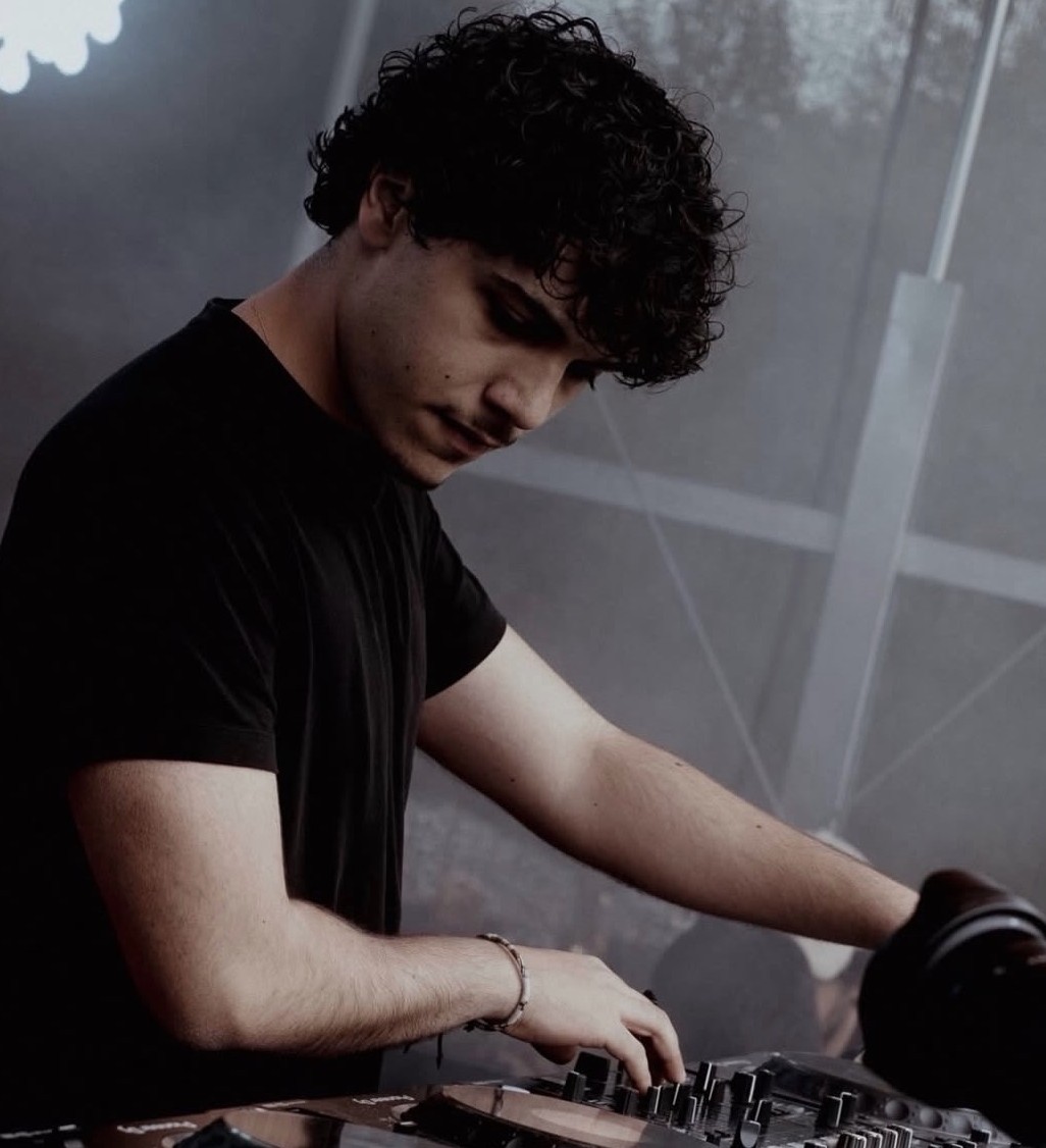 EsKey während eines DJ-Sets